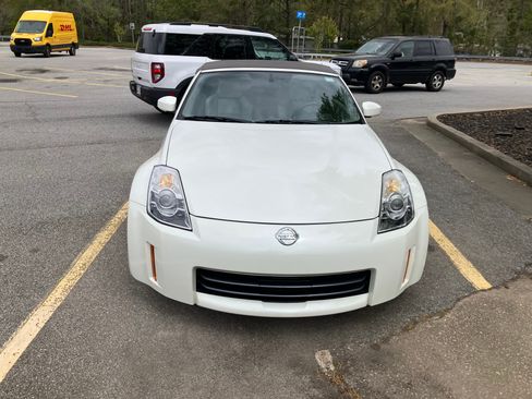 Used 2007 Nissan 350Z Touring RWD image 10