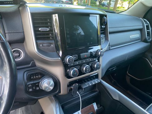 Used 2022 RAM 1500 Laramie AWD/4WD image 9