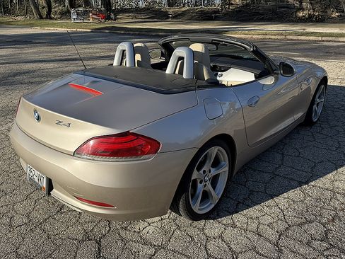 Used 2011 BMW Z4 sDrive30i image 9