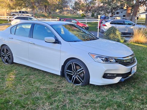 Used 2017 Honda Accord Sport Special Edition image 2