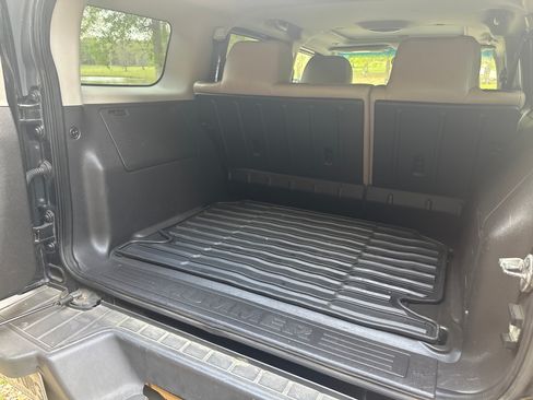 Used 2006 HUMMER H3 w/ Chrome Appearance Package image 12