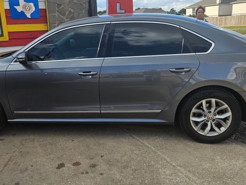 Used 2016 Volkswagen Passat 1.8T R-Line image 2