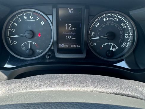 Used 2018 Toyota Tacoma TRD Off-Road w/ Technology Package AWD/4WD image 6