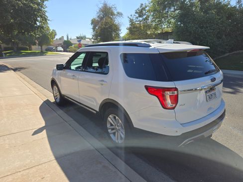 Used 2016 Ford Explorer XLT w/ Equipment Group 202A image 2