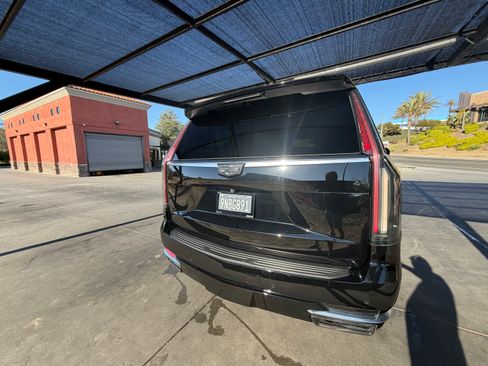Used 2022 Cadillac Escalade Luxury AWD/4WD image 6