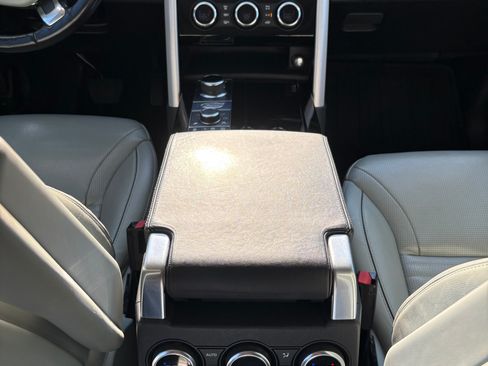 Used 2017 Land Rover Discovery HSE Luxury image 13