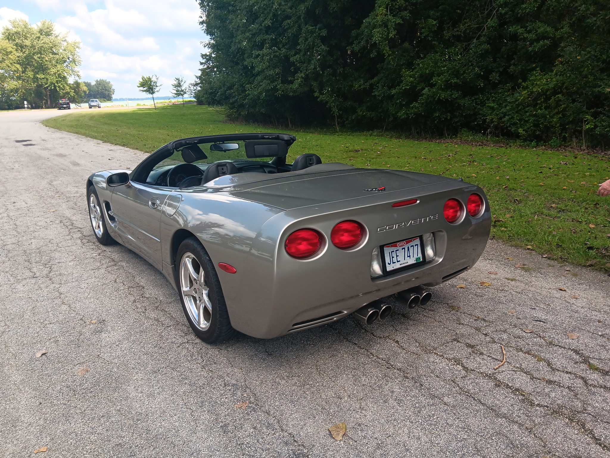 Used 2000 Chevrolet Corvette Convertible w/ Memory Pkg RWD image 4