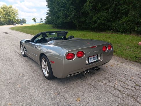 Used 2000 Chevrolet Corvette Convertible w/ Memory Pkg RWD image 4