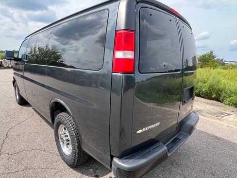 Used 2017 Chevrolet Express 2500 LS RWD image 2