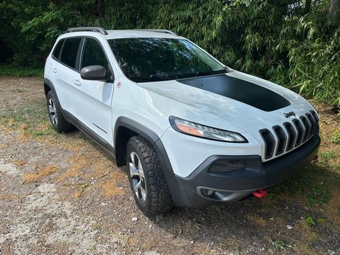 Used 2015 Jeep Cherokee Trailhawk w/ Comfort/Convenience Group AWD/4WD image 10
