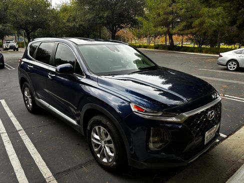 Used 2020 Hyundai Santa Fe SE image 2