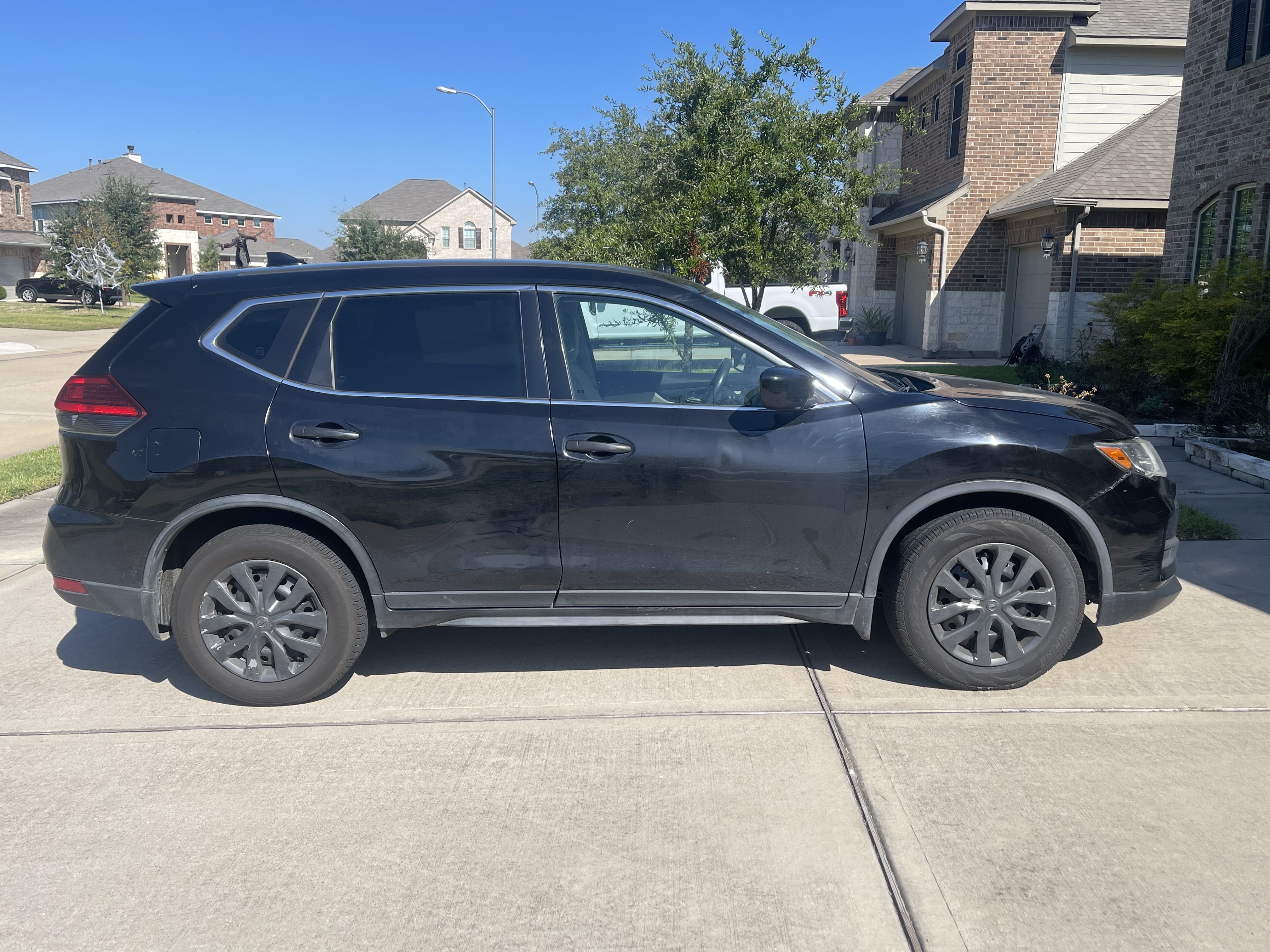 Used 2017 Nissan Rogue S FWD image 11