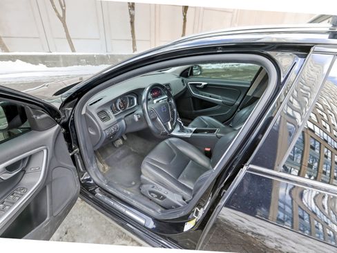 Used 2018 Volvo V60 T5 Cross Country w/ Convenience Package image 10