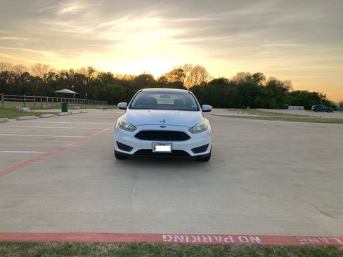 Used 2015 Ford Focus SE FWD image 8