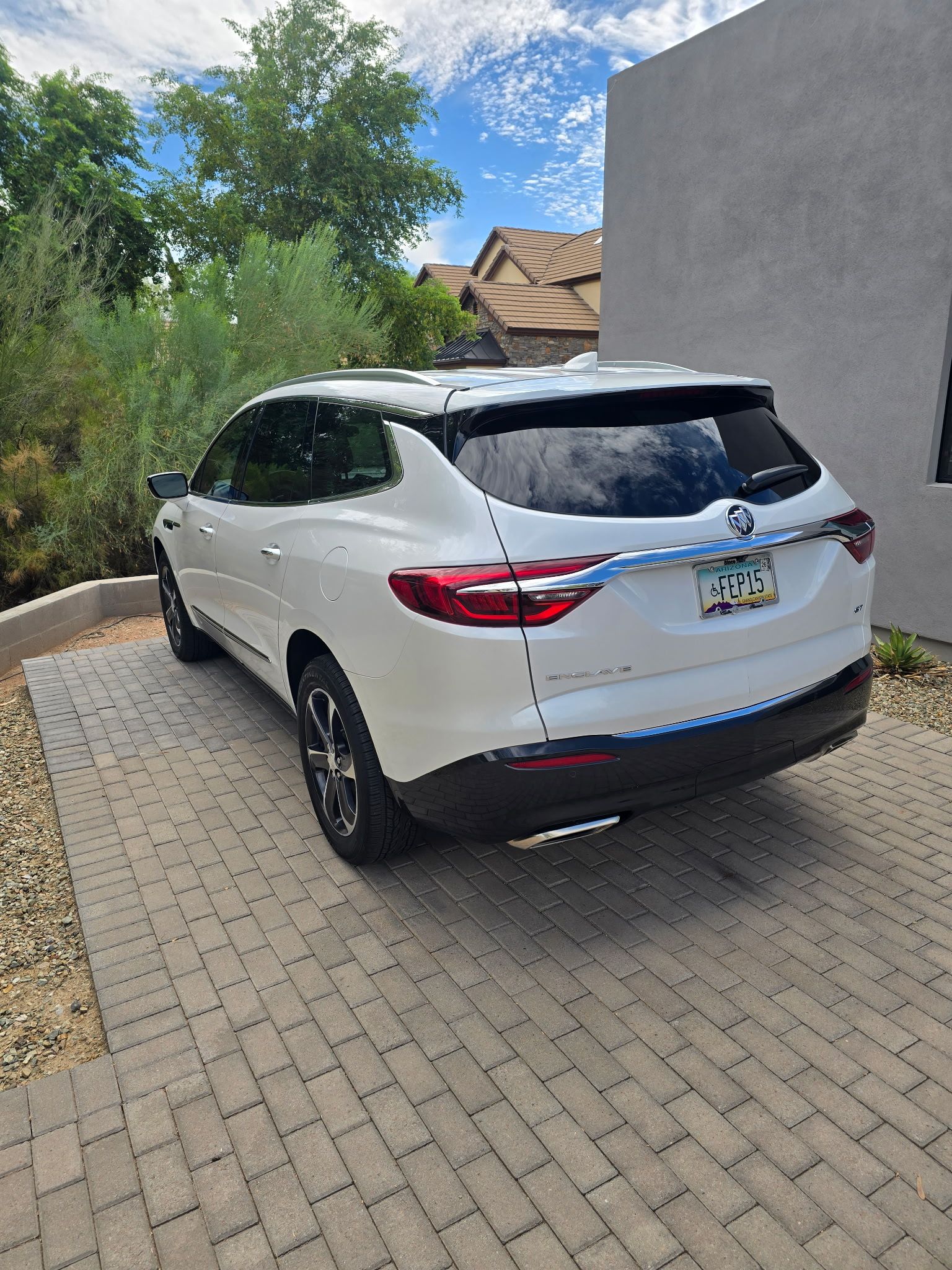 Used 2021 Buick Enclave Essence w/ Sport Touring Edition FWD image 2