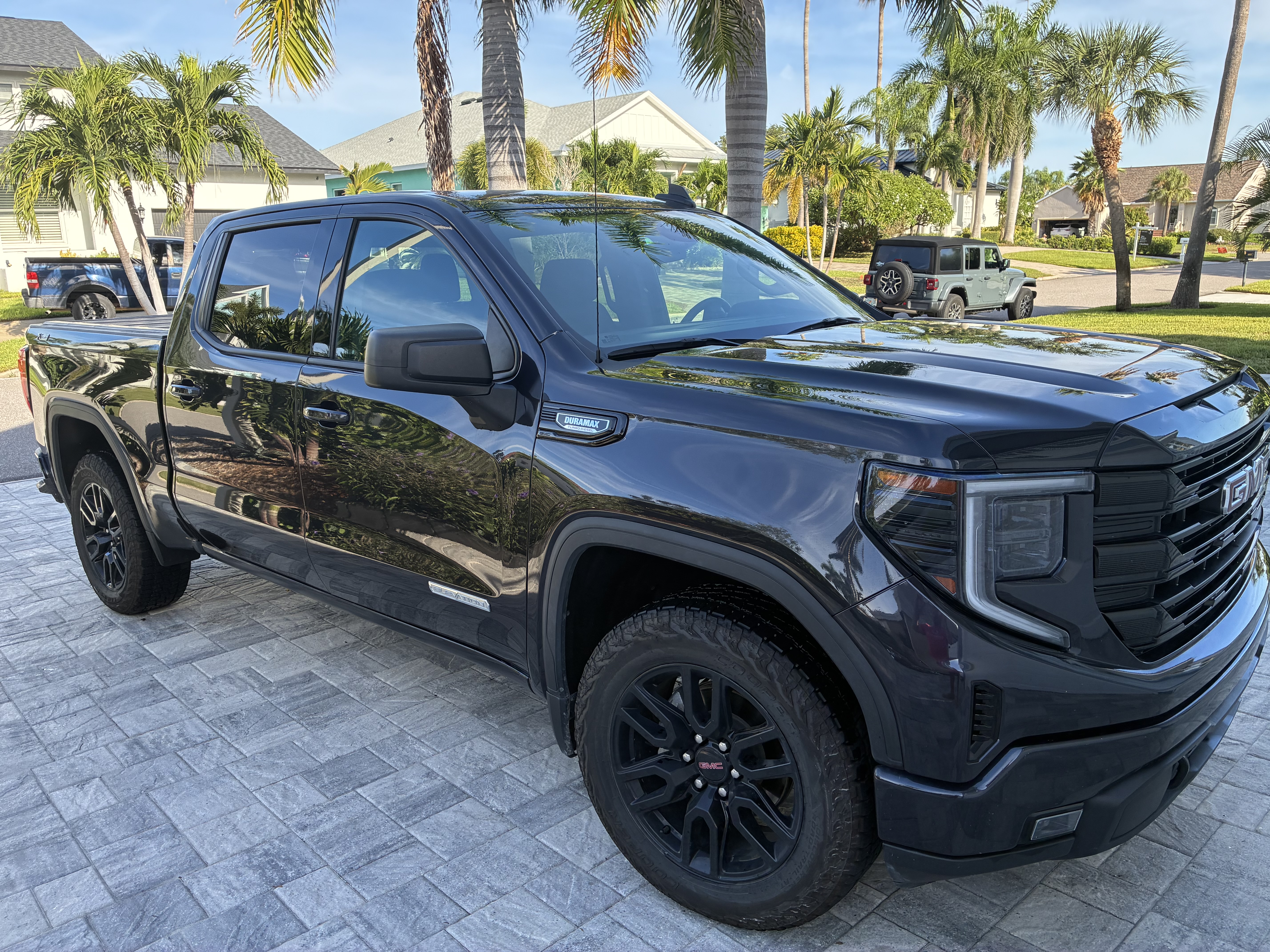 Used 2024 GMC Sierra 1500 Elevation w/ X31 Off-Road Package AWD/4WD image 2