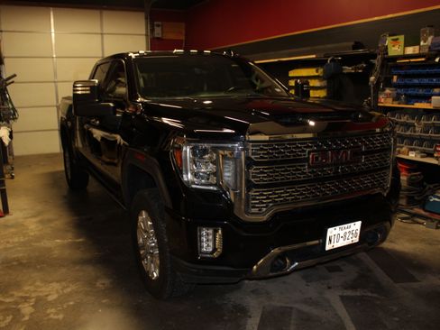 Used 2021 GMC Sierra 2500 Denali w/ Denali Ultimate Package image 2