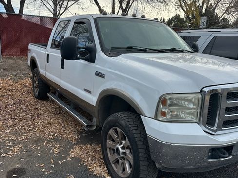 Used 2005 Ford F250 Lariat image 2