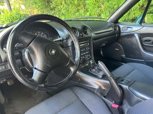 Used 1999 MAZDA MX-5 Miata RWD image 2