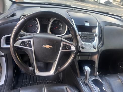 Used 2011 Chevrolet Equinox LT image 2