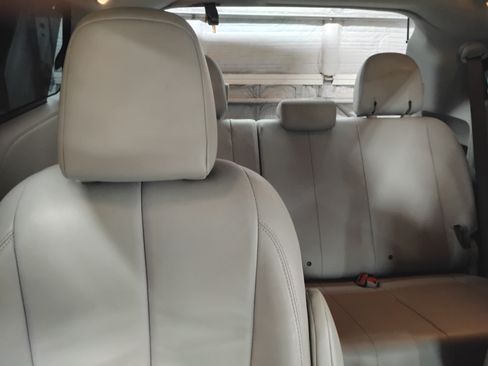 Used 2014 Toyota Sienna XLE FWD image 17