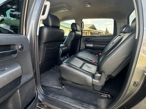 Used 2013 Toyota Tundra 4x4 CrewMax w/ Tow Pkg image 12