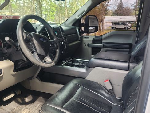 Used 2017 Ford F350 XLT w/ XLT Value Package image 2