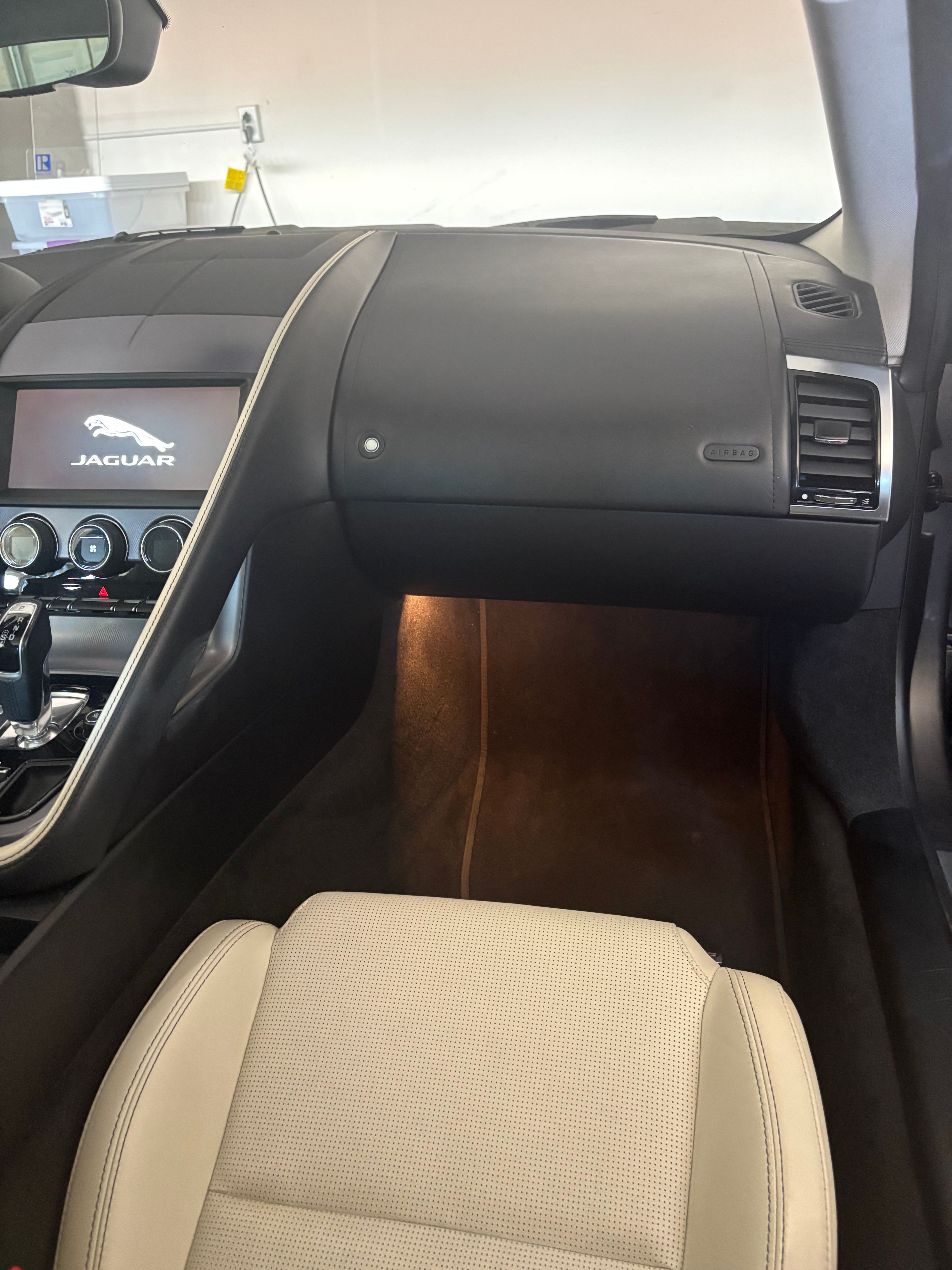Used 2019 Jaguar F-TYPE Coupe RWD image 14