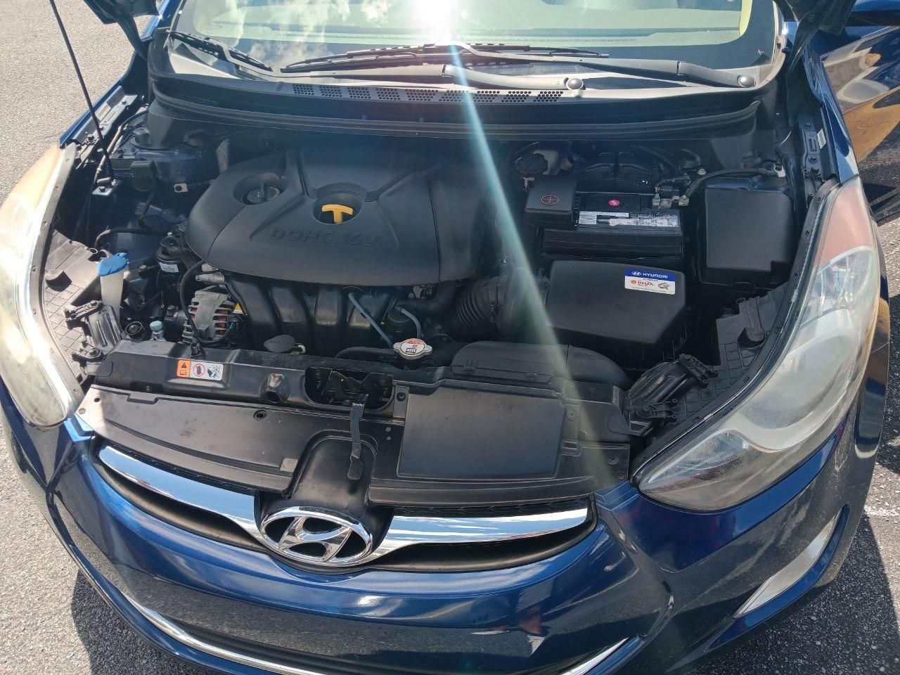 Used 2013 Hyundai Elantra GLS w/ Preferred Pkg FWD image 2
