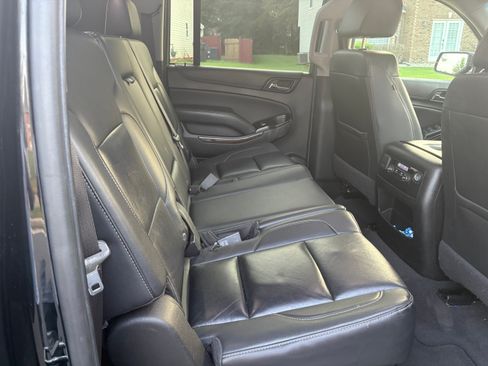 Used 2020 Chevrolet Suburban LT AWD/4WD image 9
