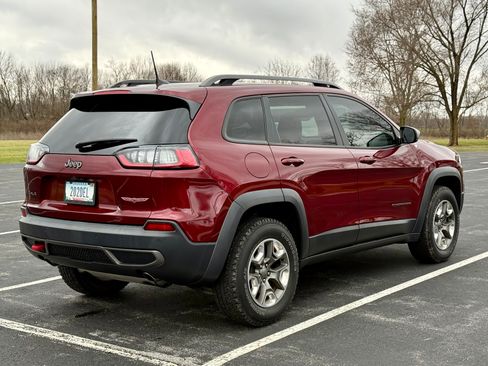 Used 2019 Jeep Cherokee Trailhawk image 4