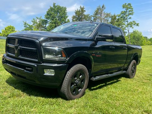 Used 2015 RAM 2500 Laramie w/ Black Appearance Group AWD/4WD image 2