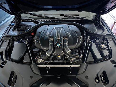 Used 2018 BMW M550i xDrive image 11