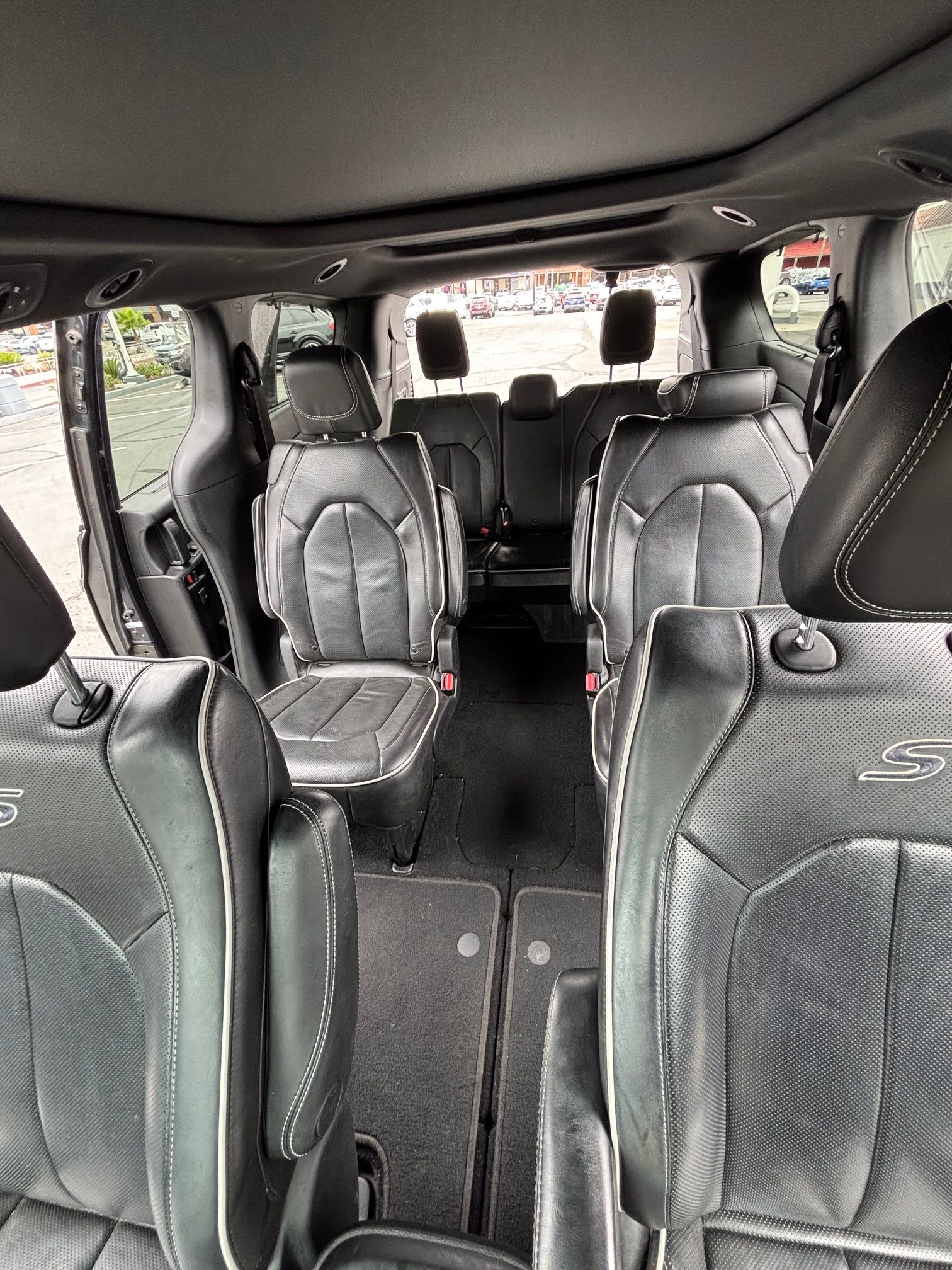 Used 2020 Chrysler Pacifica Limited w/ Advanced Safetytec Group FWD image 14