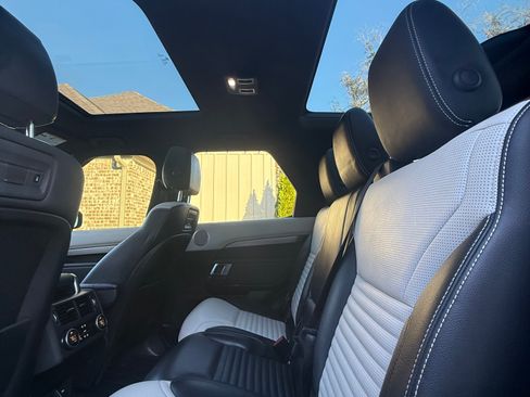 Used 2021 Land Rover Discovery S R-Dynamic image 18