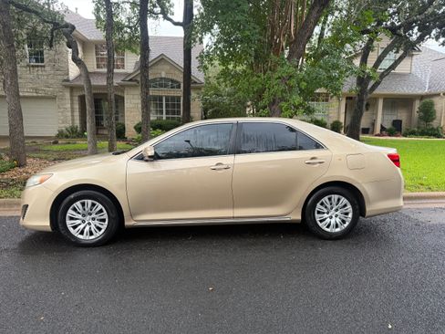 Used 2012 Toyota Camry LE FWD image 6