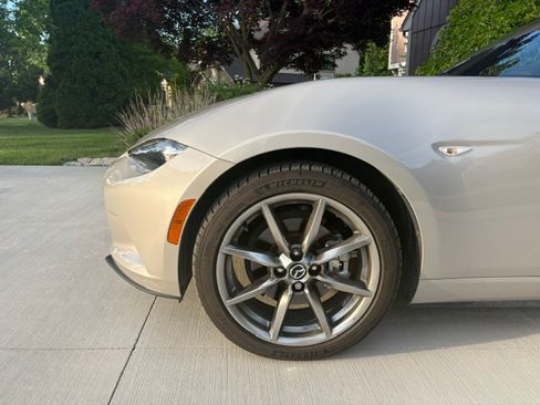 Used 2022 MAZDA MX-5 Miata Grand Touring RWD image 4
