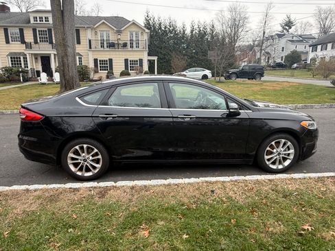 Used 2020 Ford Fusion SEL image 2