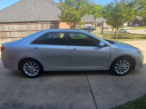 Used 2012 Toyota Camry XLE image 9