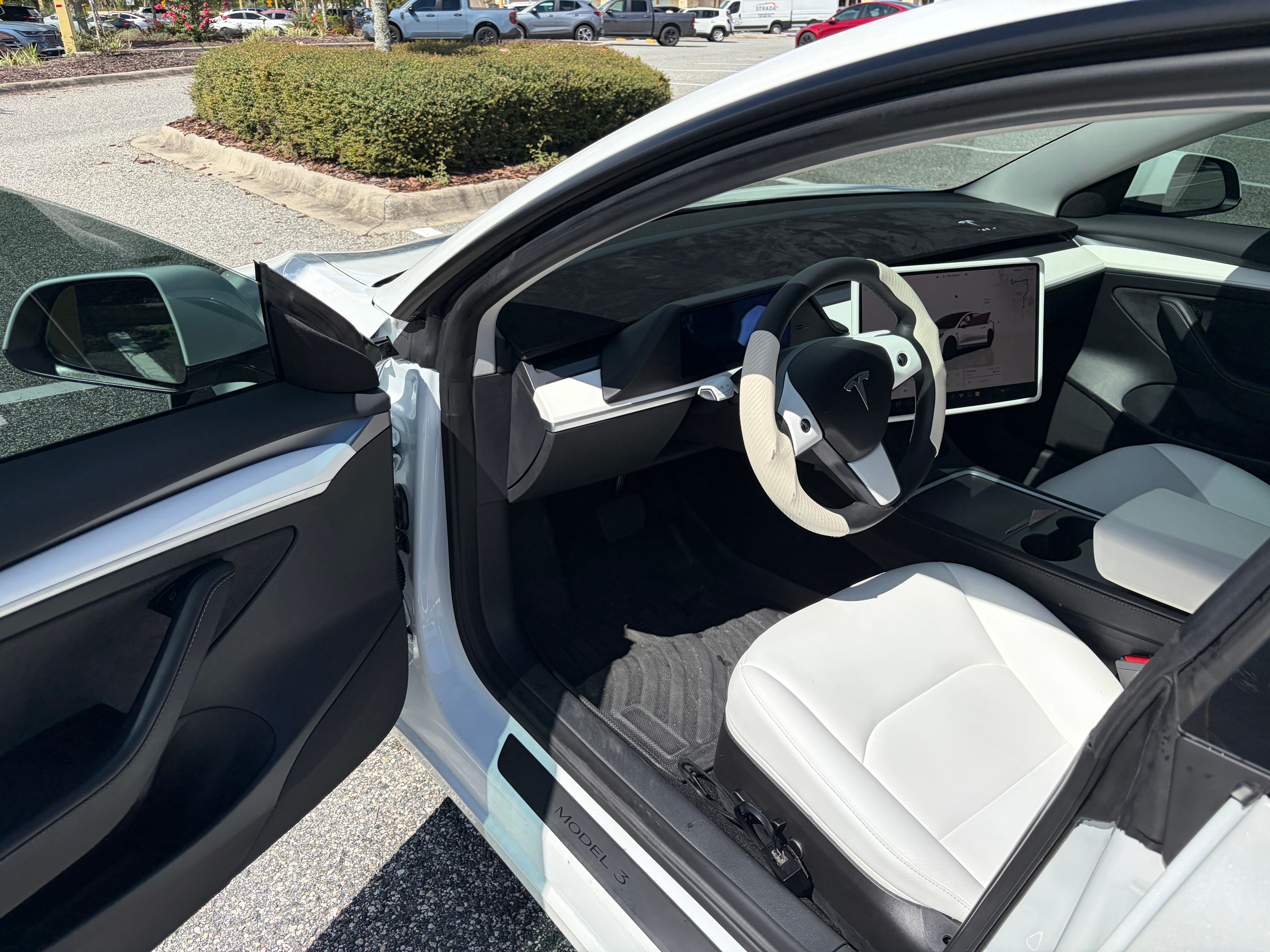 Used 2023 Tesla Model 3 Standard Range RWD image 9