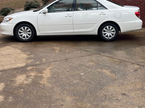 Used 2005 Toyota Camry LE image 2