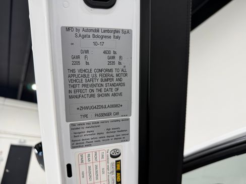 Used 2018 Lamborghini Aventador S image 14