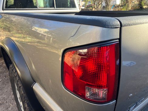 Used 1998 Chevrolet S10 Pickup LS w/ Preferred Equipment Group image 8