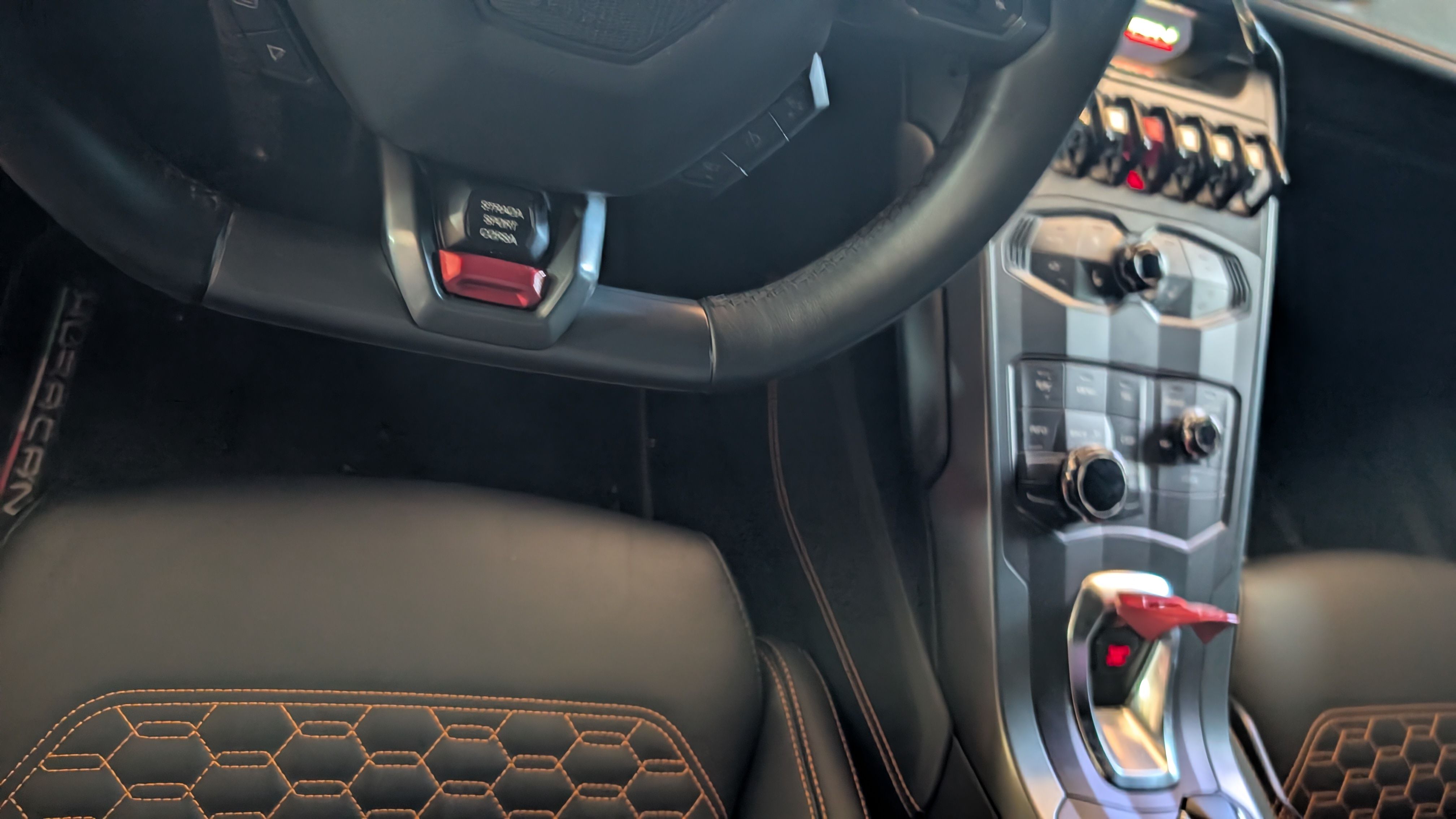 Used 2019 Lamborghini Huracan LP 580-2 RWD image 8