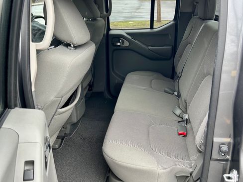 Used 2021 Nissan Frontier SV w/ Midnight Edition Floor Mats image 24