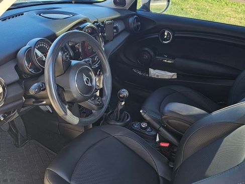 Used 2019 MINI Cooper 2-Door Hardtop image 8