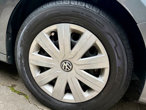 Used 2015 Volkswagen Jetta S image 11