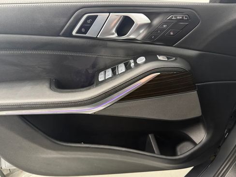 Used 2025 BMW X7 xDrive40i w/ Premium Package image 6