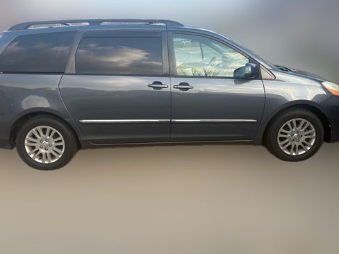 Used 2008 Toyota Sienna XLE Limited image 2