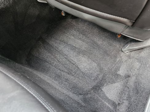 Used 2010 Lincoln Town Car Signature Limited image 13